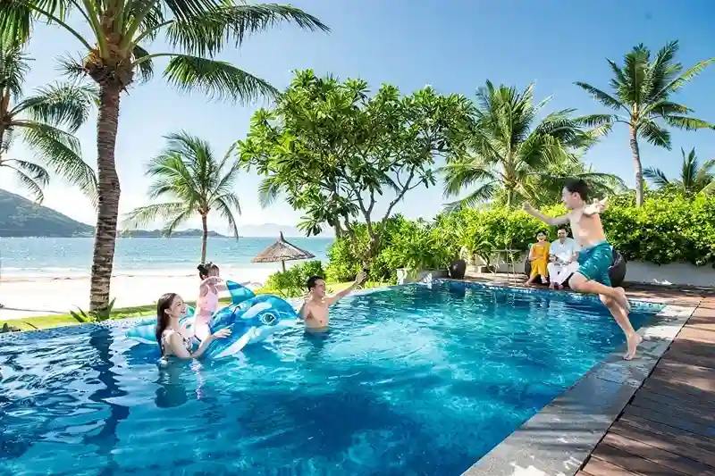 Villa 3 phòng ngủ Vinpearl Resort Nha Trang có hồ bơi riêng nằm sát bãi biển