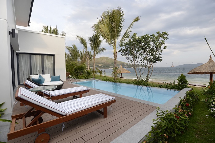 Hồ bơi riêng tư tại Villa 2 phòng ngủ Vinpearl Nha Trang Đảo Hòn Tre