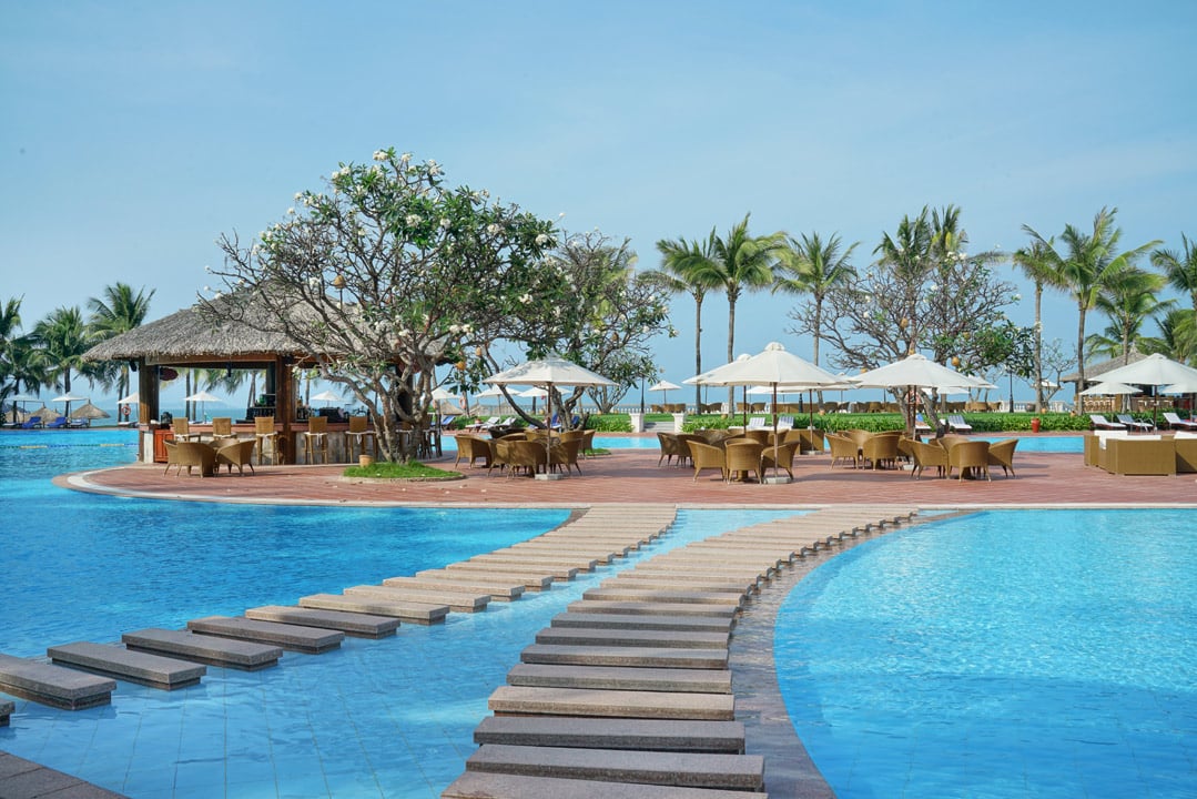 Bể bơi vô cực tại Vinpearl Resort Nha Trang