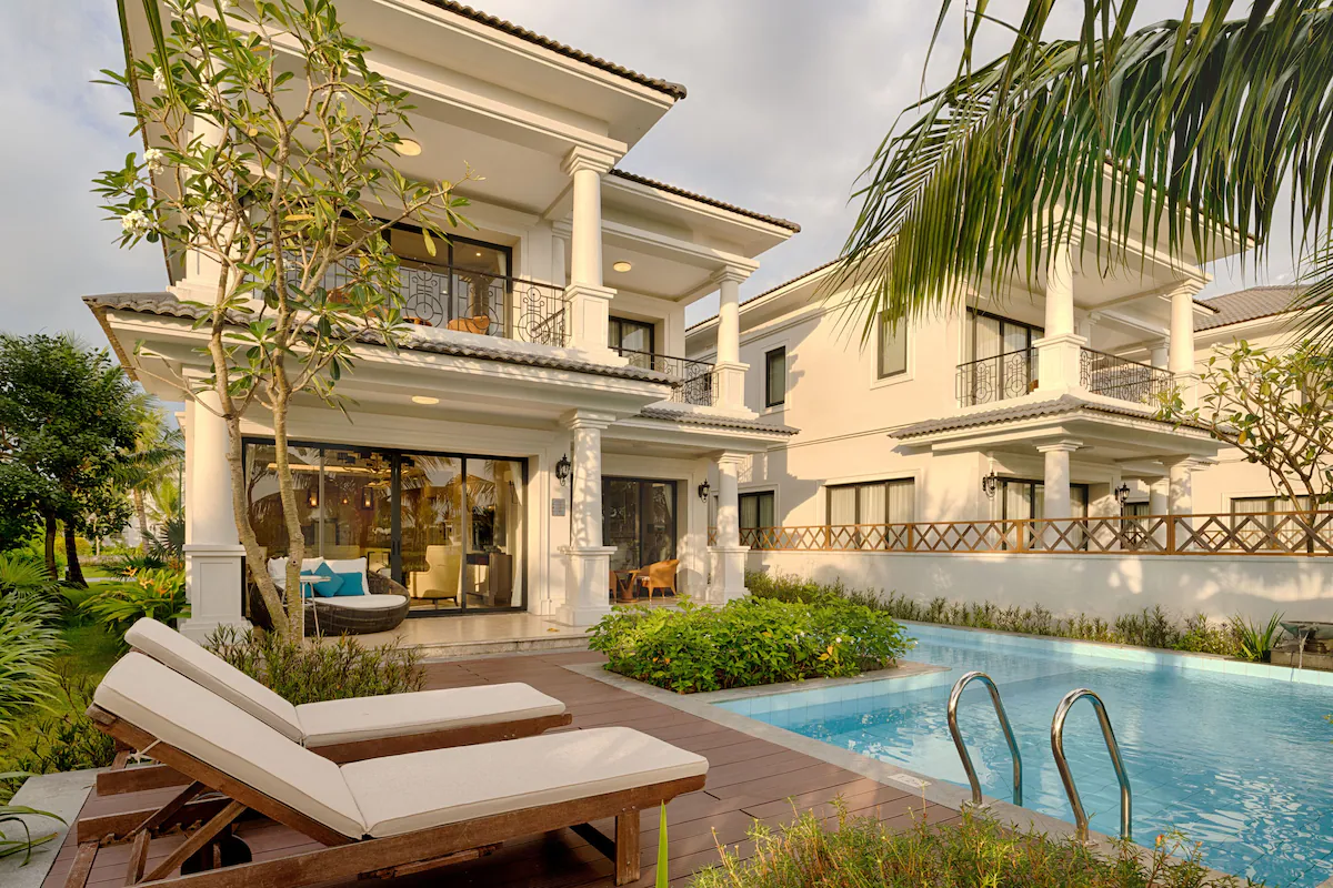 Villa Melia Vinpearl Phú Quốc có không gian xanh tươi mát, thoáng đãng