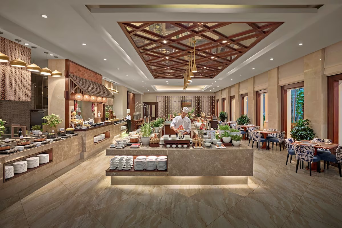 Vinpearl Luxury Đà Nẵng phục vụ các bữa buffet trong ngày tại Nhà hàng Gourmet