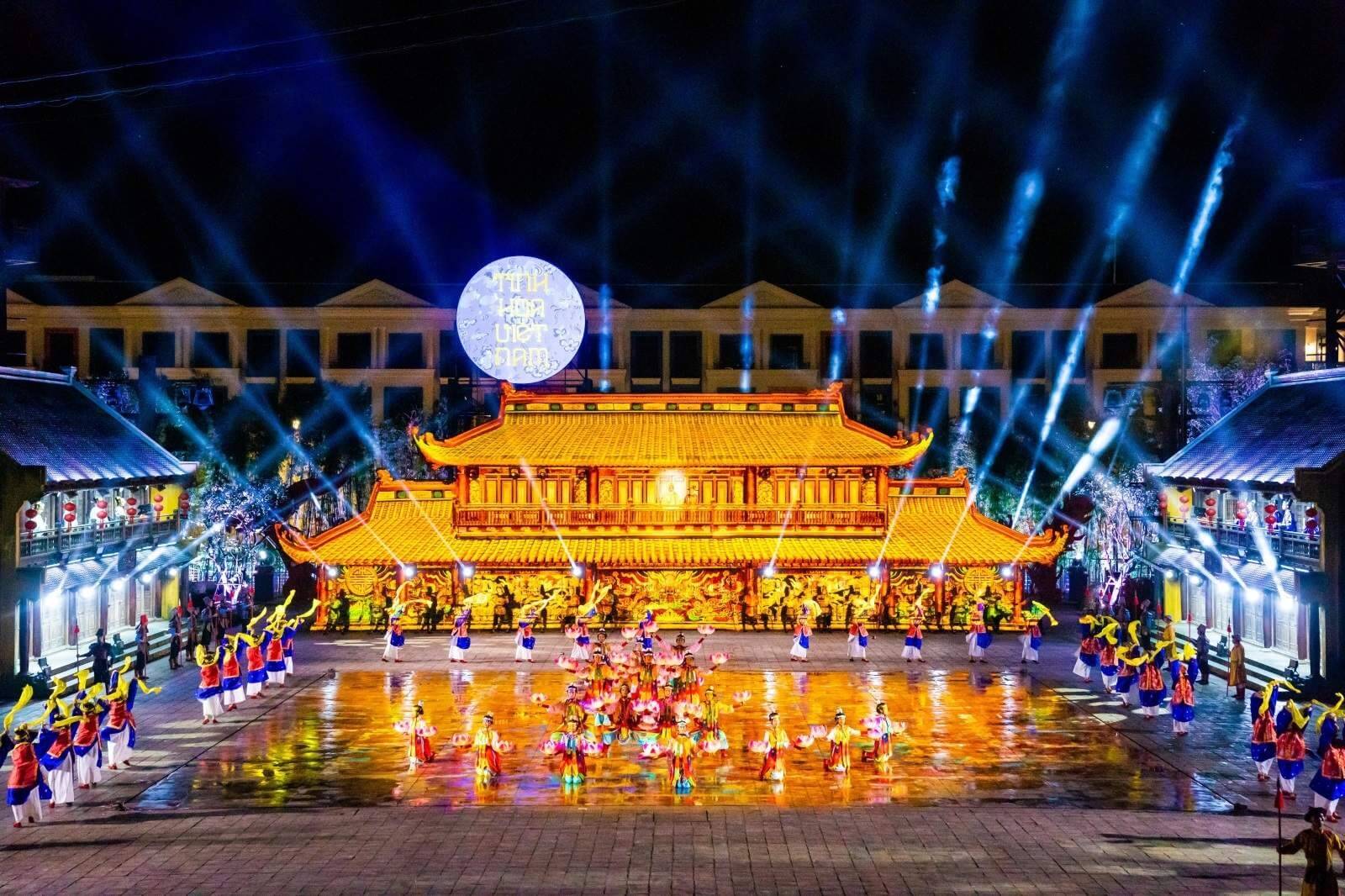 Đặt phòng Vinholiday Fiesta Phú Quốc ngay để thưởng thức show diễn nghệ thuật Tinh hoa Việt Nam tại Grandworld Phú Quốc