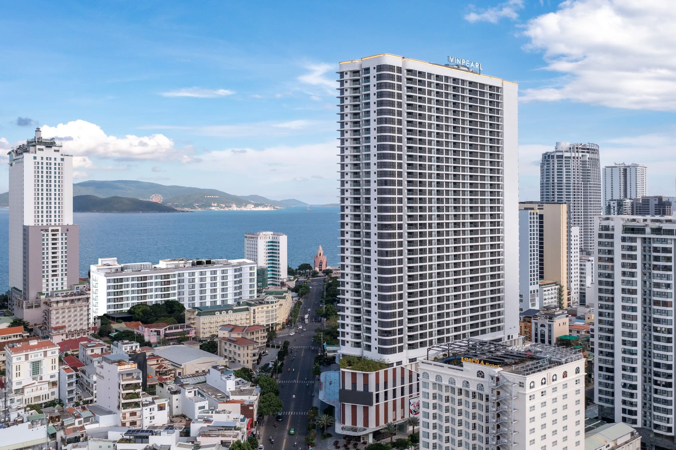 Phòng khách sạn hiện đại tại Melia Vinpearl Empire đường Lê Thánh Tôn